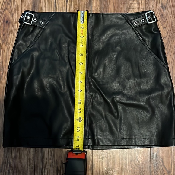 Leather skirt with pockets - Picture 7 of 7